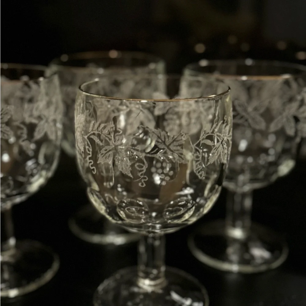 Bartlett Collins Grape Gold Rim Leaf Etched Glass Goblet (Set of 4)